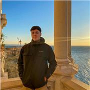 Polivalente para impartir todas las asignaturas de ni el medio y todo tipo de deportes.